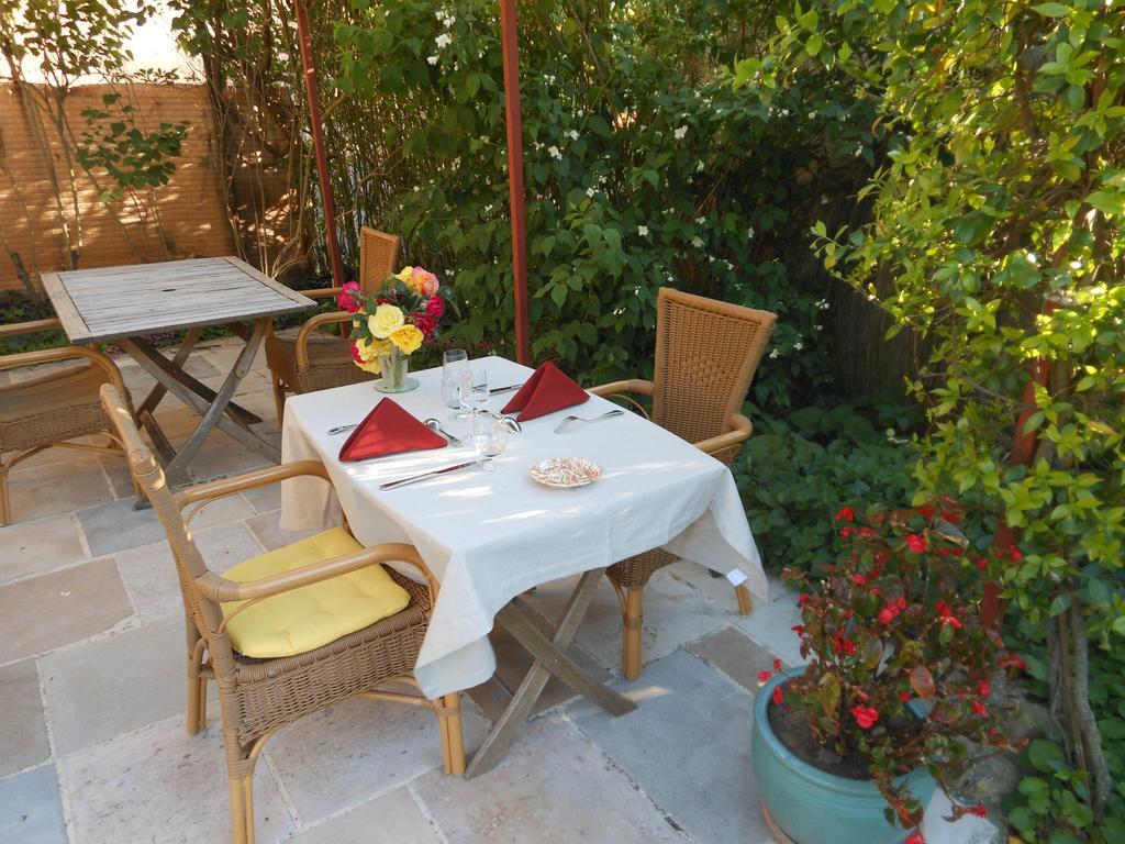 Les Passiflores Roussillon en Isere Exteriér fotografie